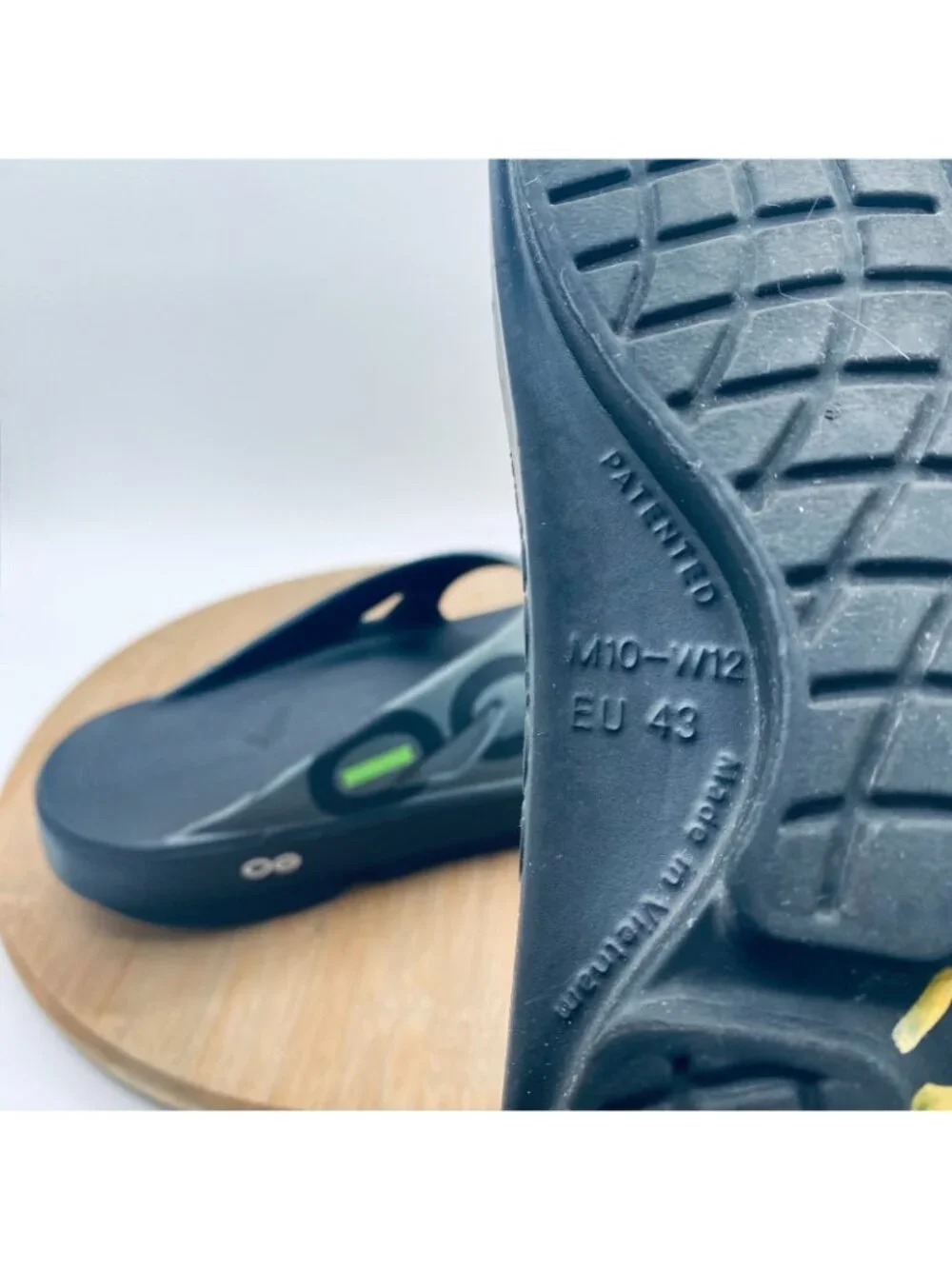 Oofos Shoes Mens 10 Gray Black Rubber OOriginal Comfort Recovery Slides